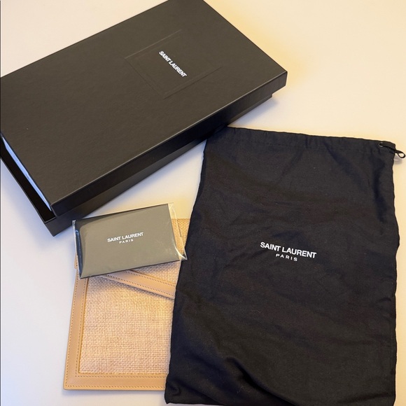 Yves Saint Laurent Uptown Clutch Raffia - Picture 9 of 9